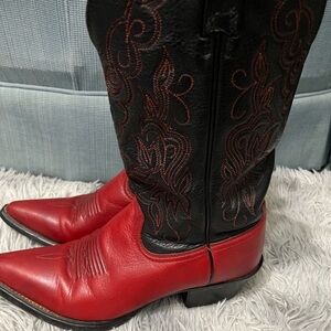 Black and red Ariat women’s cowboy boots